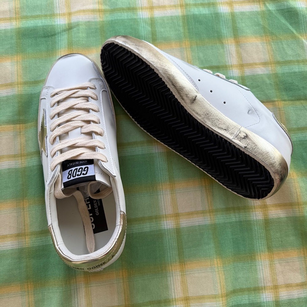 Golden Goose Low-Top White Leather Sneakers with Gold Heel Accent - Picture 3 of 7